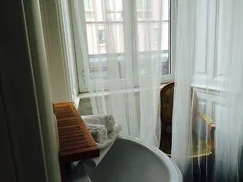 The Travelers 3* Rom